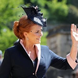 Sarah Ferguson saluda al público en la boda del Príncipe Harry y Meghan Markle