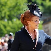 Sarah Ferguson saluda al público en la boda del Príncipe Harry y Meghan Markle