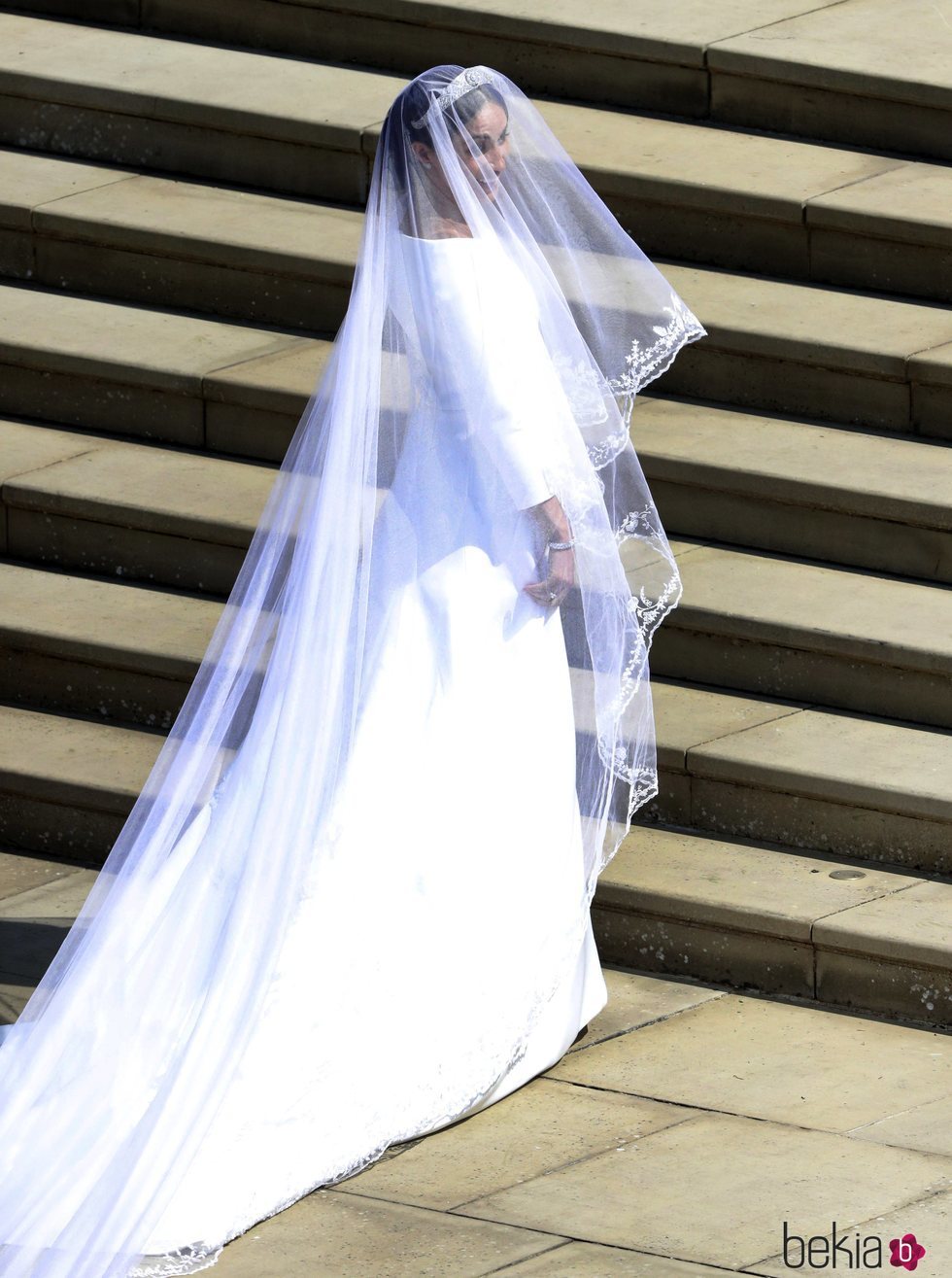 Meghan Markle a su llegada a la Capilla de San Jorge donde le esperaba el Príncipe Harry