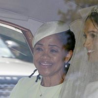 Meghan Markle y su madre llegando en coche a la Capilla de San Jorge