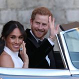 Primer plano del Príncipe Harry y Meghan Markle en dirección a Frogmore House tras su boda