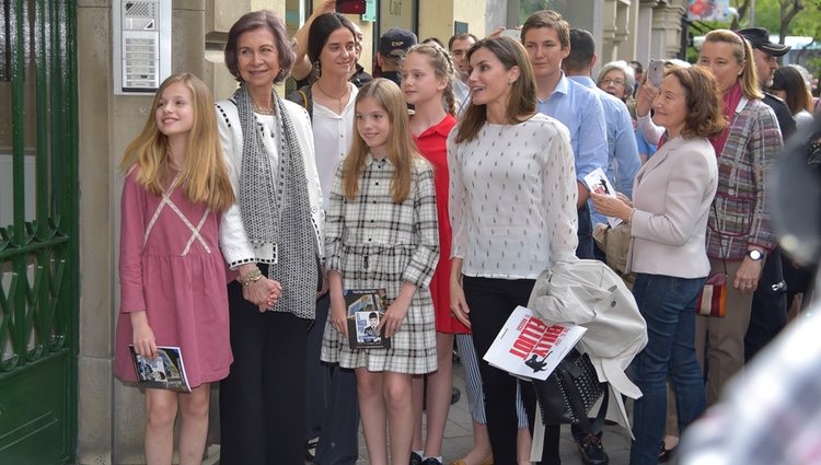 La Princesa Leonor, la Reina Sofía, la Infanta Sofía, la Reina Letizia, Victoria de Marichalar, Irene Urdangarin, Paloma Rocasolano y Cristina de Borbón-Do