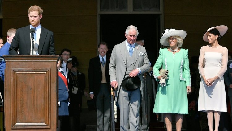 El Príncipe Harry, el Príncipe Carlos, Camilla Parker y Meghan Markle en la celebración del 70 cumpleaños del Príncipe de Gales