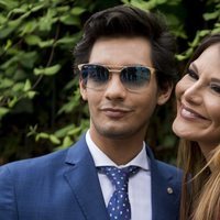 Ivonne Reyes y su hijo, Alejandro Reyes, durante su graduación en 2º de Bachiller