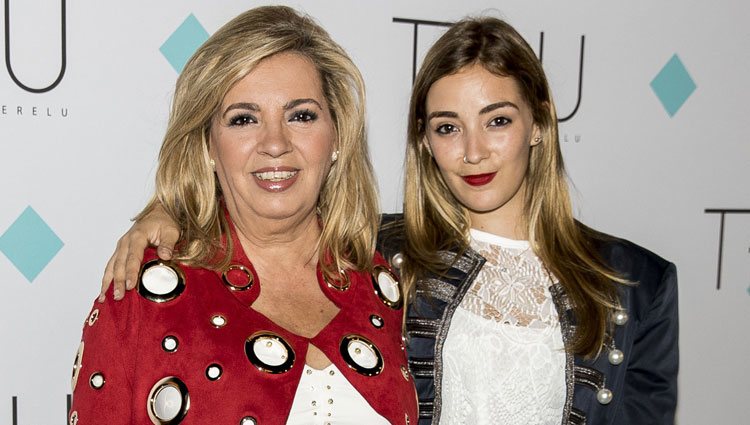 Carmen Borrego con su hija Carmen Almoguera en la presentación de la colección de joyas de Terelu Campos