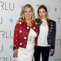 Carmen Borrego con su hija Carmen Almoguera en la presentación de la colección de joyas de Terelu Campos