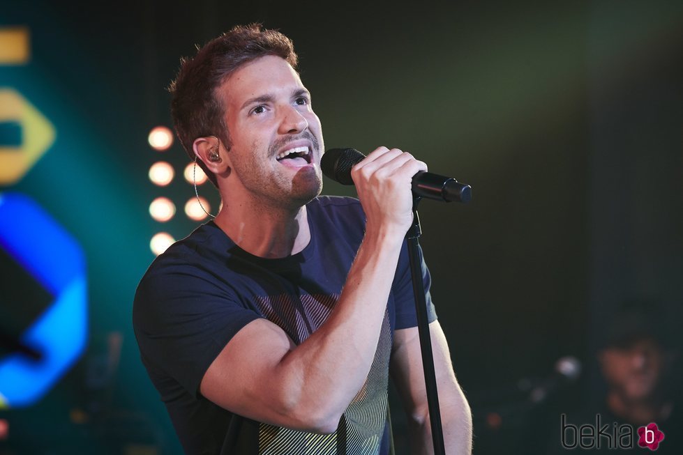 Pablo Alborán durante su concierto de Los 40 Básico Opel Corsa