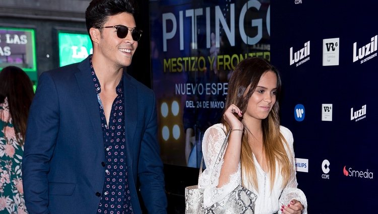 Gloria Camila y Kiko Jiménez llegando al concierto de Pitingo