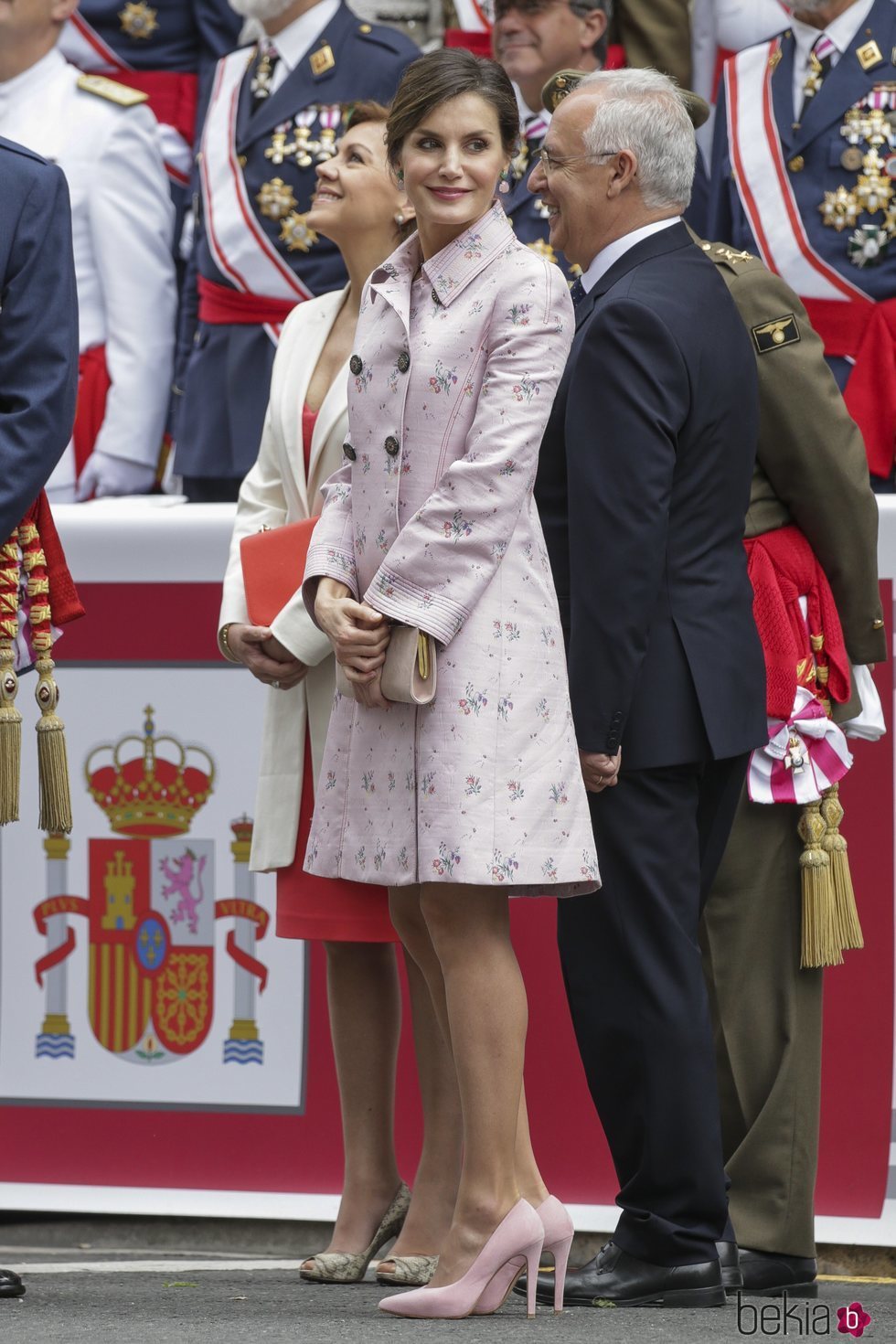 La Reina Letizia presidiendo el desfile de las Fuerzas Armadas en Logroño