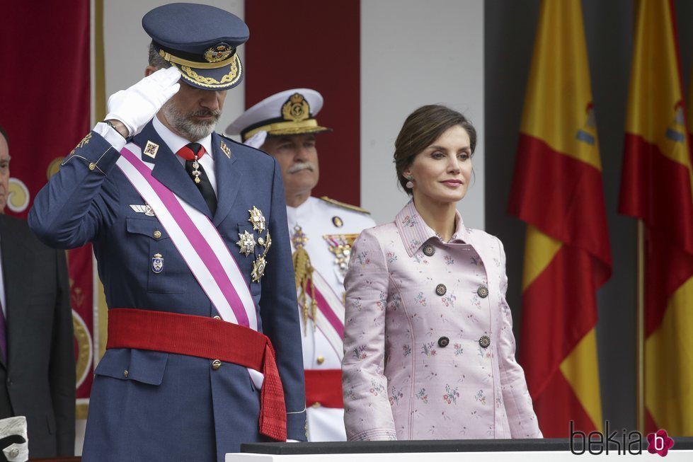 Los Reyes de España presiden el desfile de las Fuerzas Armadas en Logroño