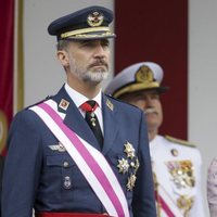 El Rey Felipe y la Reina Letizia presidiendo el desfile de las Fuerzas Armadas en Logroño