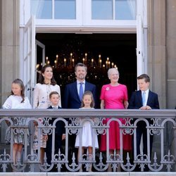 Federico de Dinamarca en el balcón por su 50 cumpleaños junto a su familia