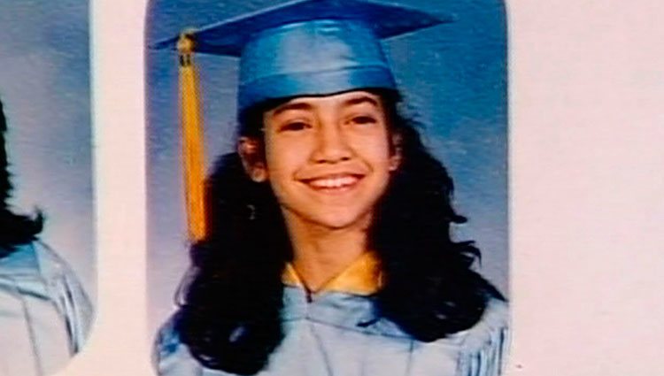 Jennifer Lopez en su orla de graduación en la década de 1970