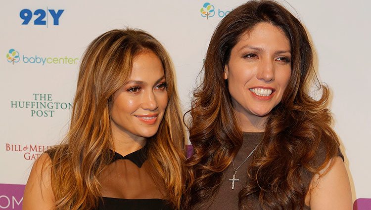 Jennifer y Lynda Lopez en el Mom+Social Event en 2013