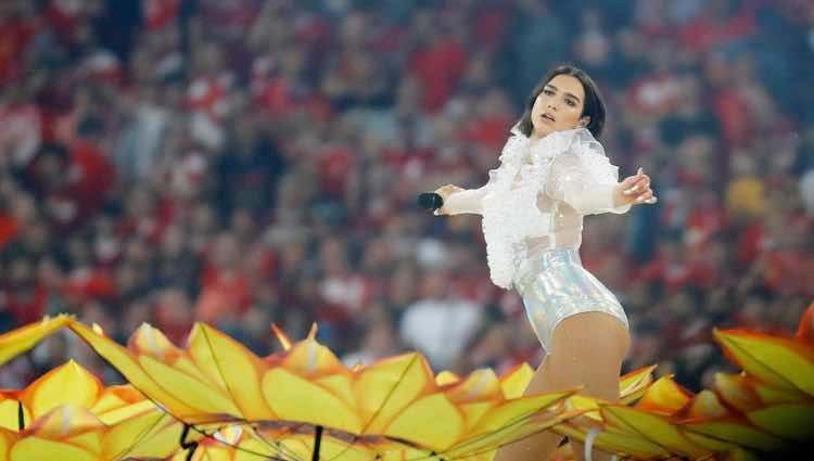 Dua Lipa en la final de la UEFA Champions League 2018