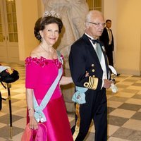 Los Reyes Carlos Gustavo y Silvia de Suecia en la cena de gala del 50 cumpleaños de Federico de Dinamarca