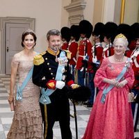 El Príncipe Federico de Dinamarca en la cena de su 50 cumpleaños con la Princesa Mary y la Reina Margarita