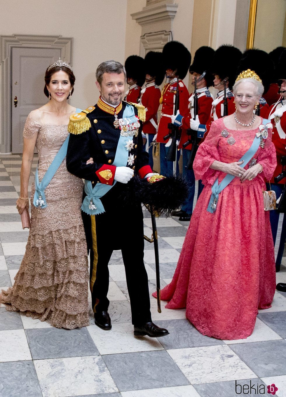 El Príncipe Federico de Dinamarca en la cena de su 50 cumpleaños con la Princesa Mary y la Reina Margarita