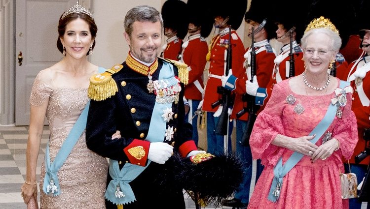 El Príncipe Federico de Dinamarca en la cena de su 50 cumpleaños con la Princesa Mary y la Reina Margarita