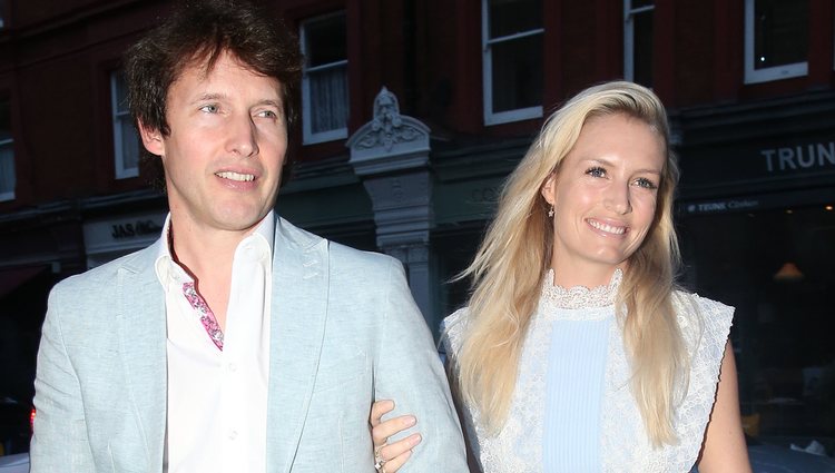 James Blunt y Sofia Wellesley llegando a la fiesta del 50 cumpleaños de Kylie Minogue