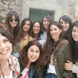 Isabel Jiménez y Sara Carbonero con otras amigas en Navalacruz