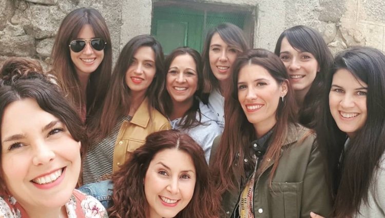 Isabel Jiménez y Sara Carbonero con otras amigas en Navalacruz