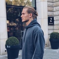 Loris Karius, de perfil y en sudadera