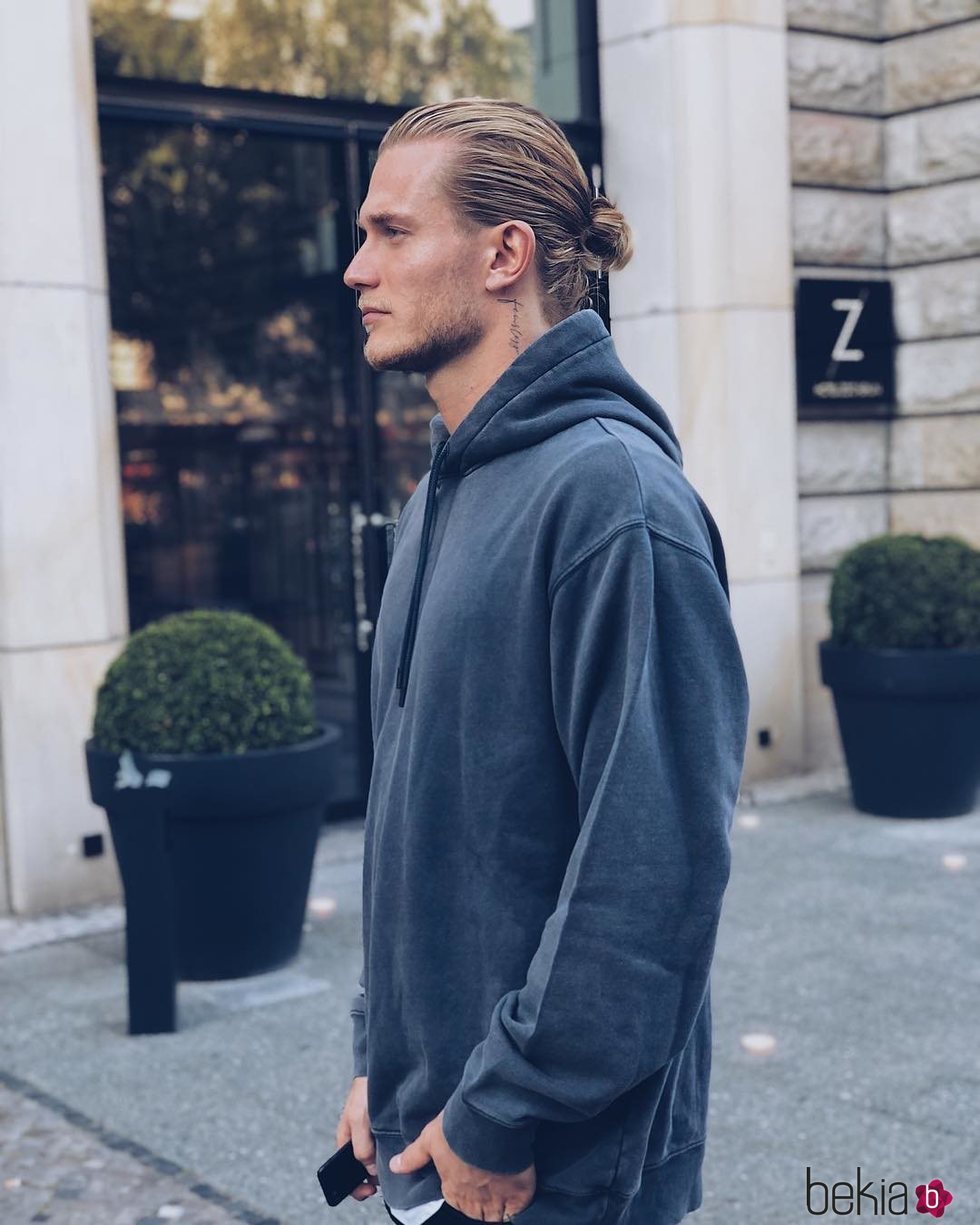 Loris Karius, de perfil y en sudadera