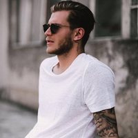 Loris Karius, derrochando sensualidad en gafas de sol