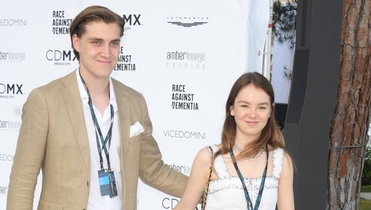 Alexandra de Hannover y Ben-Sylvester Strautmann en un desfile benéfico