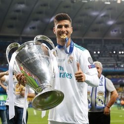 Marco Asensio celebrando la Champions 2018 en Kiev