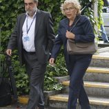 Manuela Carmena en la capilla ardiente de María Dolores Pradera