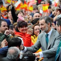 El Rey Felipe, muy feliz tras saludar a la ciudadanía en Reinosa