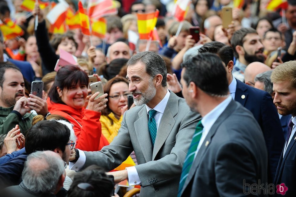 El Rey Felipe, muy feliz tras saludar a la ciudadanía en Reinosa