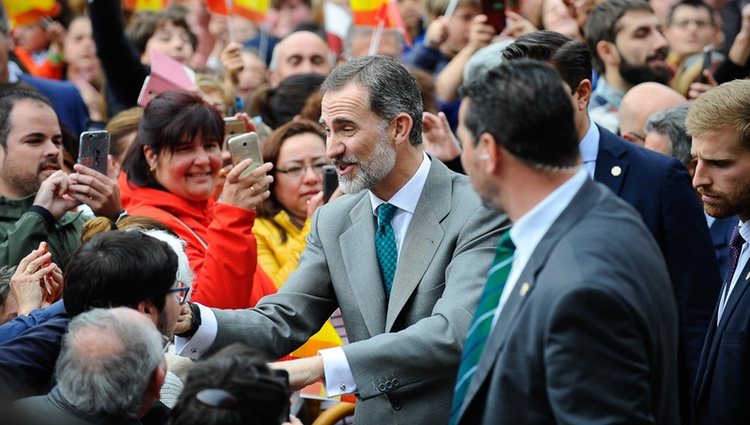 El Rey Felipe, muy feliz tras saludar a la ciudadanía en Reinosa