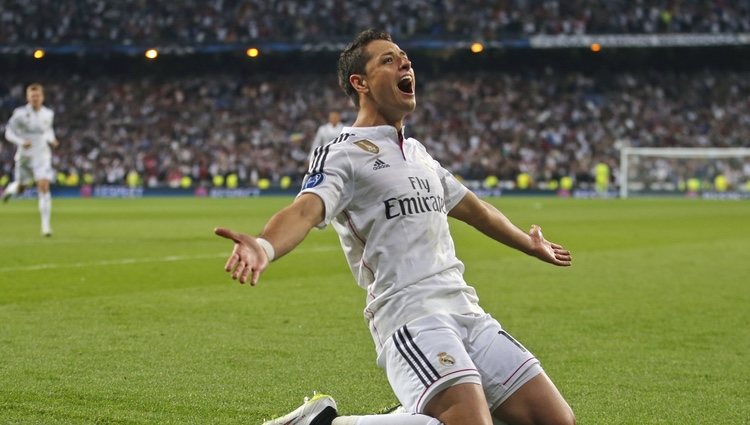 Chicharito celebrando un gol con el Real Madrid