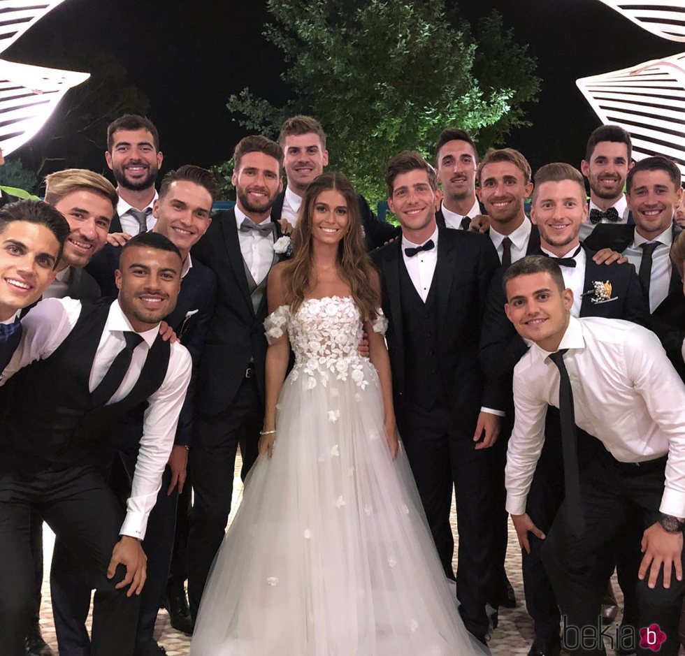 Algunos jugadores de fútbol en la boda de Sergi Roberto y Coral Simanovich