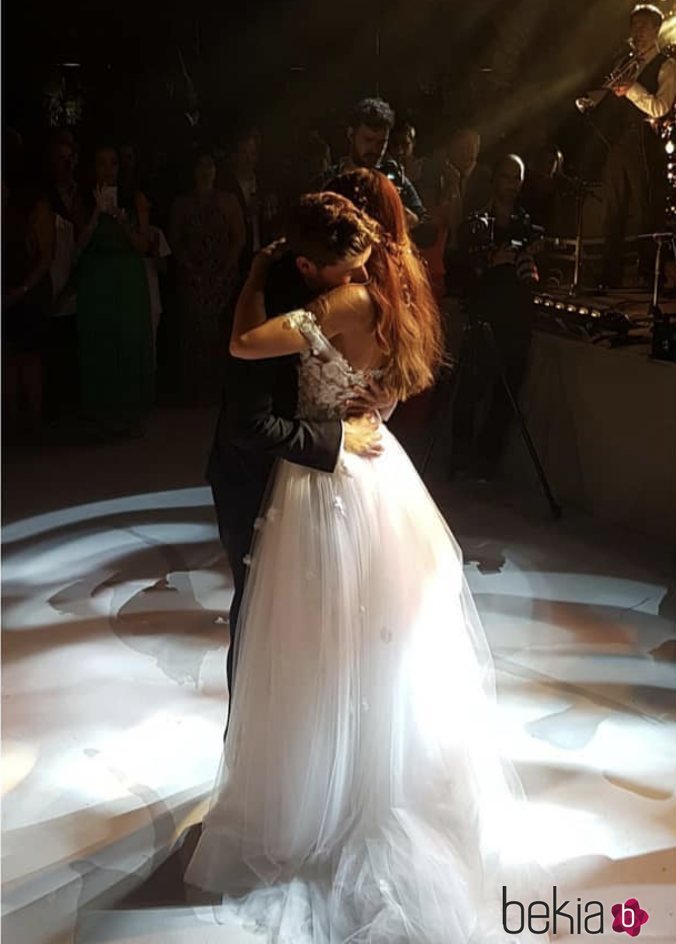 Sergi Roberto y Coral Simanovich bailando en su boda en Tel Aviv