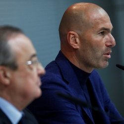 Zidane presenta su dimisión acompañado de Florentino Pérez