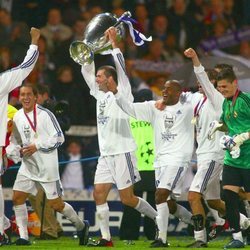 Zidane con la Champions League de Glasgow en 2002