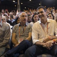 Pedro Sánchez y Begoña Gómez durante un evento político