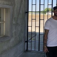 Pilar Rubio y Sergio Ramos en la puerta del campo de concentración de Dachau