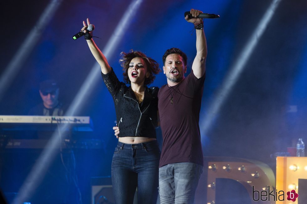 David de María y Chenoa cantando juntos