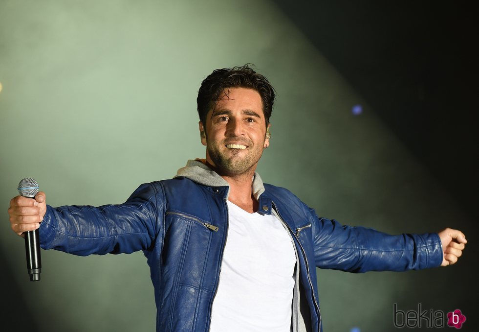 David Bustamante entregado a sus fans en su concierto en Estepona del 'Tour Amor de los Dos'