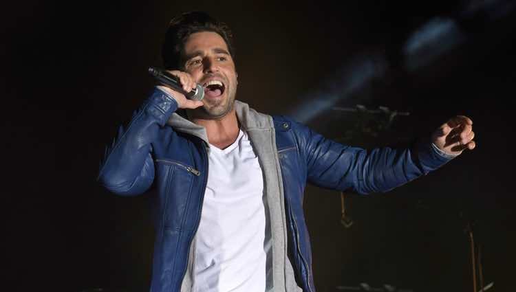 David Bustamante ofreciendo un concierto en Estepona dentro de su 'Tour Amor de los Dos'