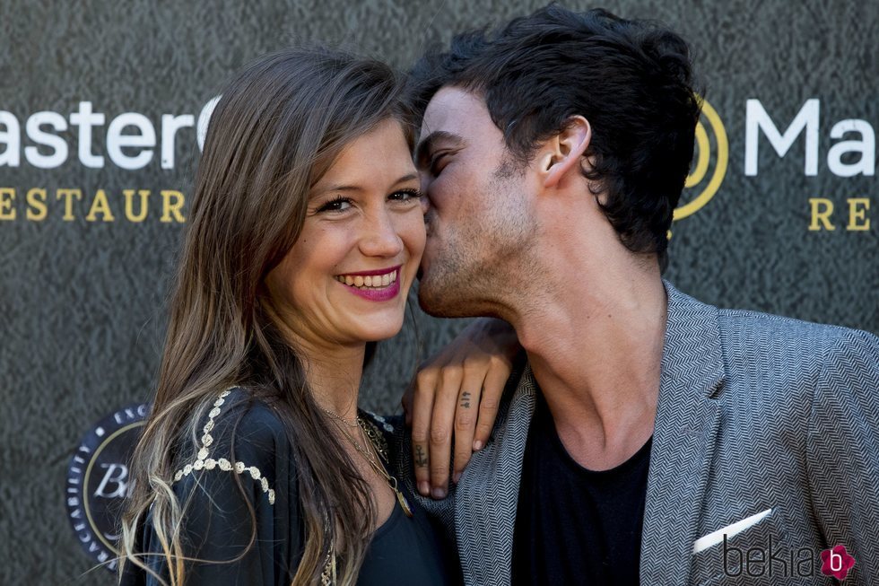 Jorge Brazález y Miri, muy cariñosos en la inauguración del restaurante de 'MasterChef' en Madrid