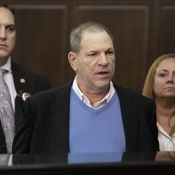 Harvey Weinstein junto a su abogado en el juicio del 30 de mayo en la Corte de Nueva York