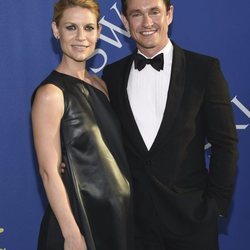 Claire Danes y Hugh Dancy en la alfombra roja de los CFDA Fashion Awards 2018