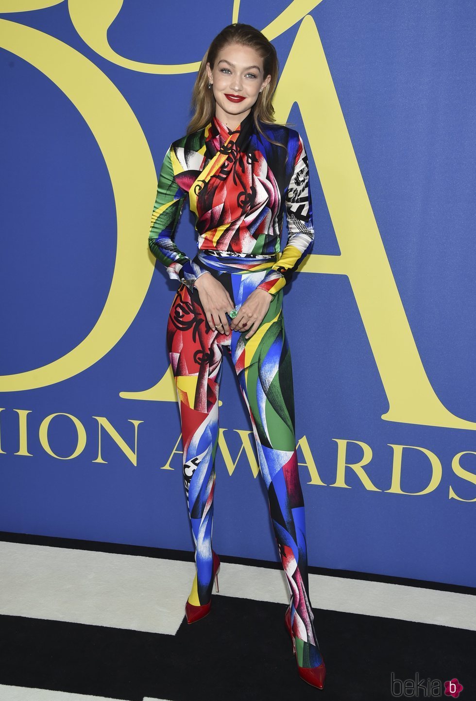 Gigi Hadid en la alfombra roja de los CFDA Fashion Awards 2018