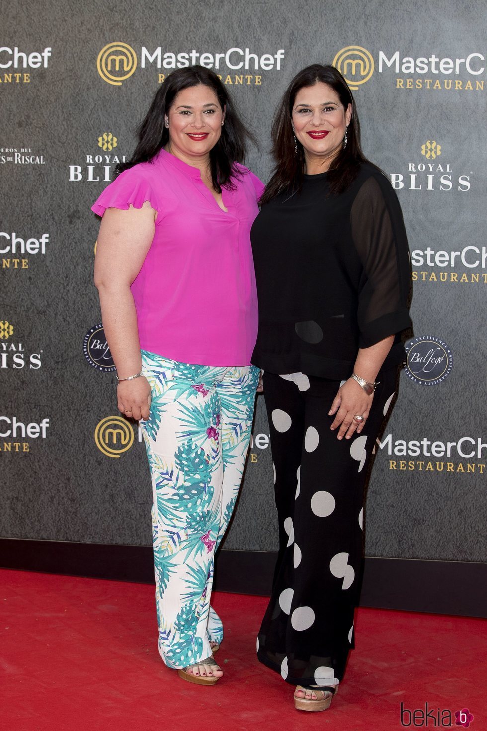 Las gemelas de 'MasterChef', Virginia y Raquel, en la inauguración del restaurante del programa en Madrid